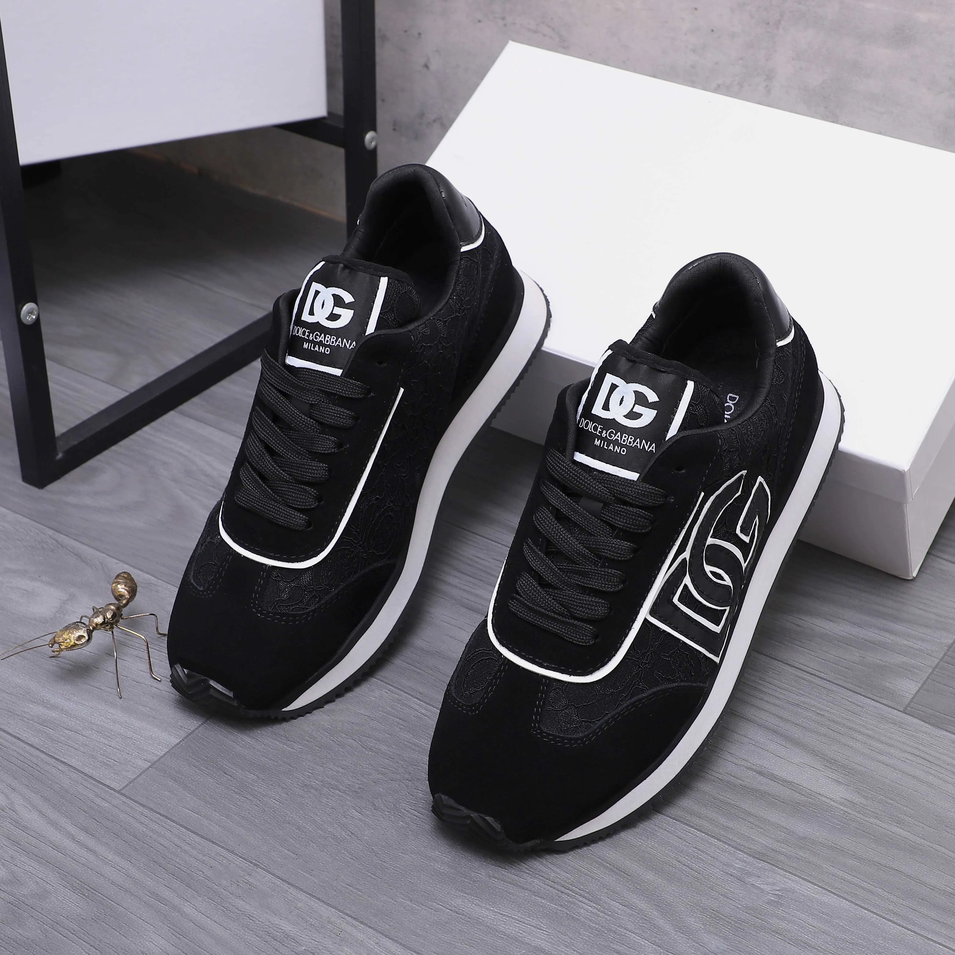 Men's shoes 💰460 Product trademark: DG (Dolce & Gabbana) casual shoes for couples. Regular size: 35-46 (45.46 is custom-made and non-refundable) Product materials: Selected frosted cowhide stitching breathable woven upper, mesh lining, cowhide insole, original outsole
